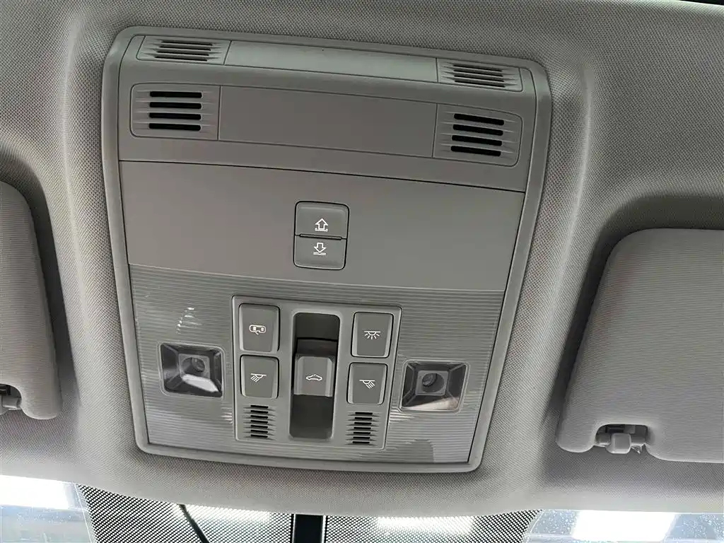 VOLKSWAGEN THARU 2021
