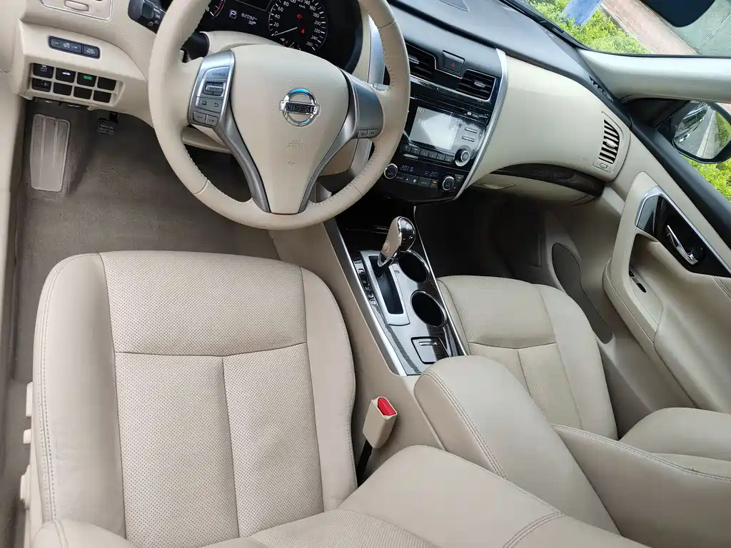 NISSAN TEANA 2015
