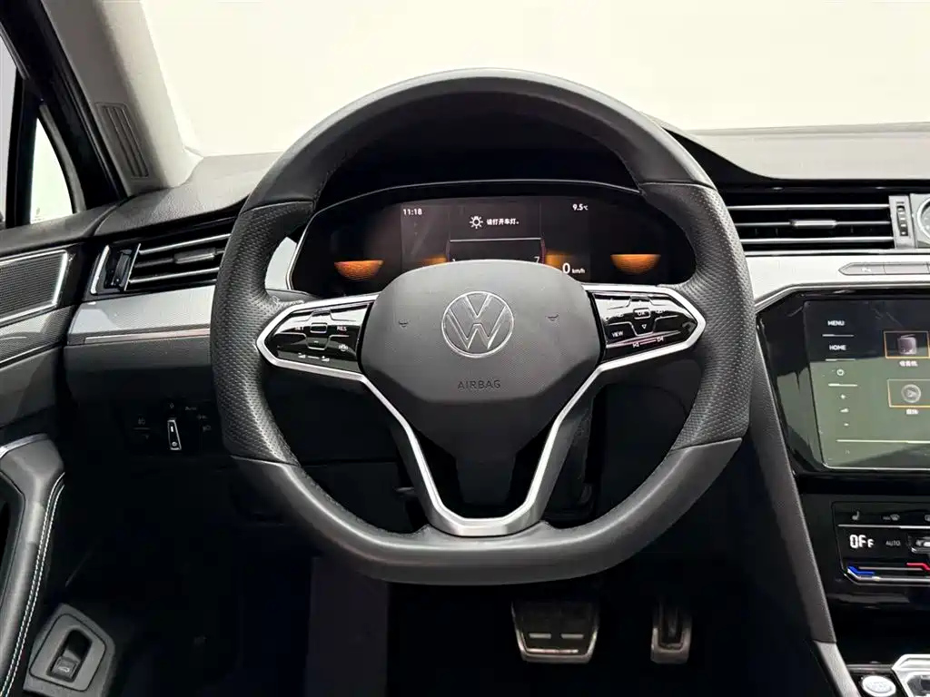 VOLKSWAGEN MAGOTAN 2023