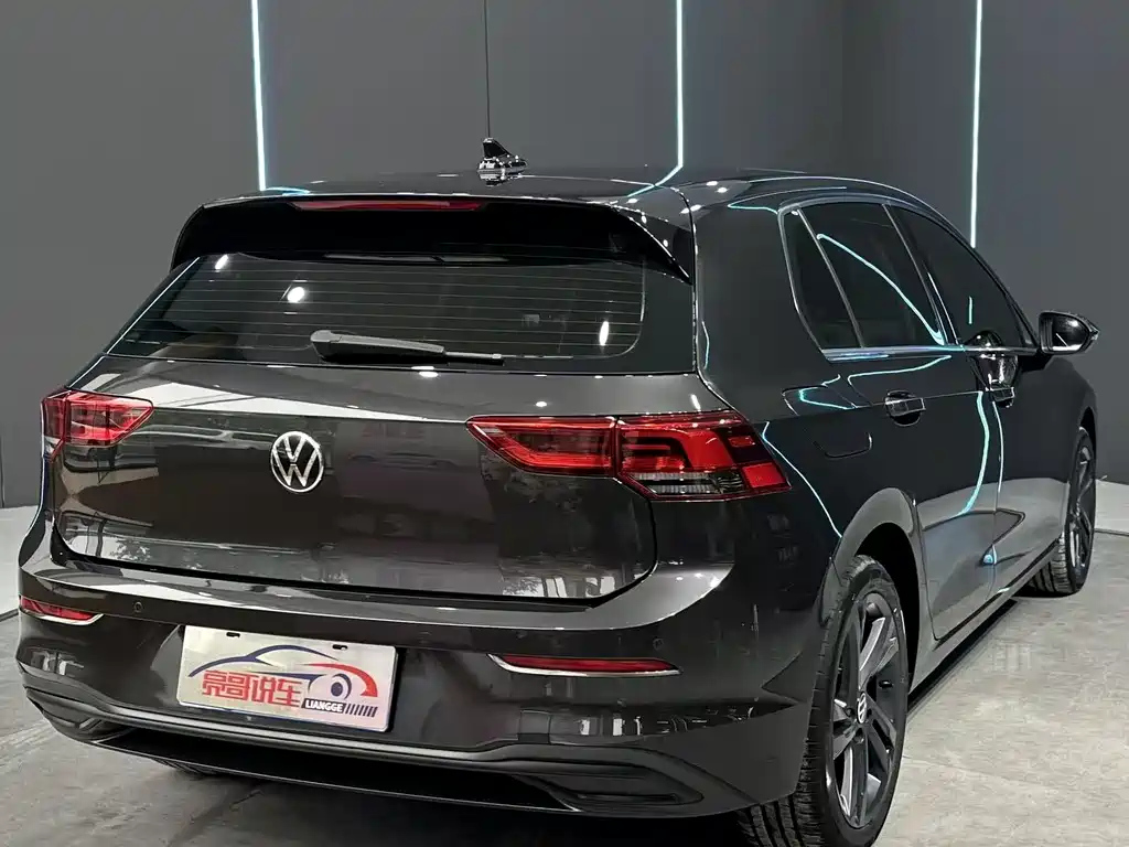 VOLKSWAGEN GOLF 2022