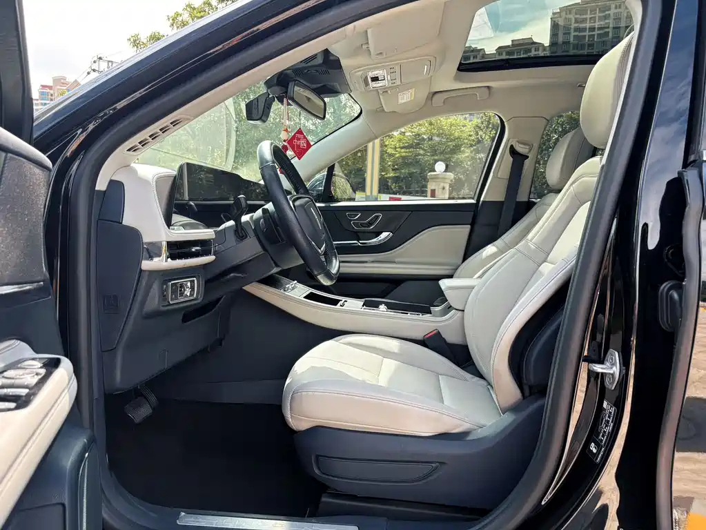 LINCOLN ADVENTURER 2023