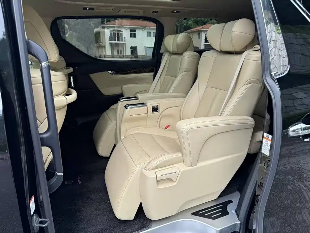 TOYOTA ALPHARD 2018