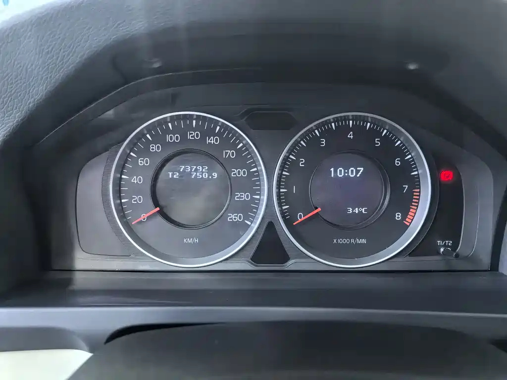 VOLVO V60 2013