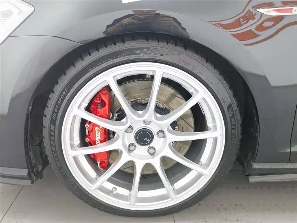 VOLKSWAGEN GOLF GTI 2019