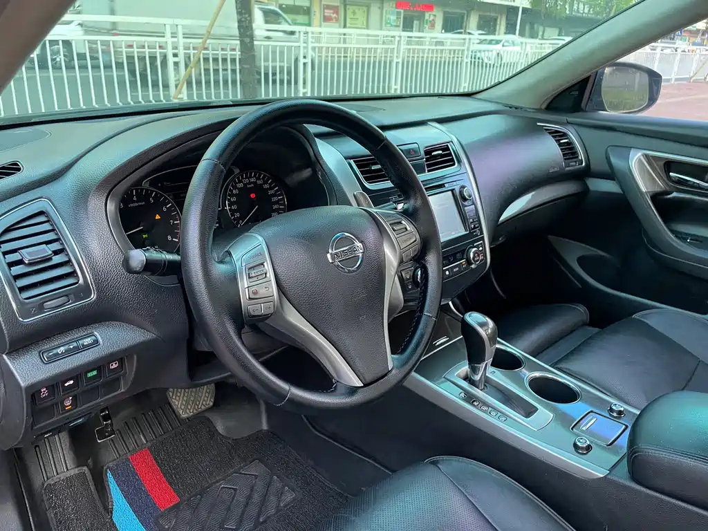 NISSAN TEANA 2015