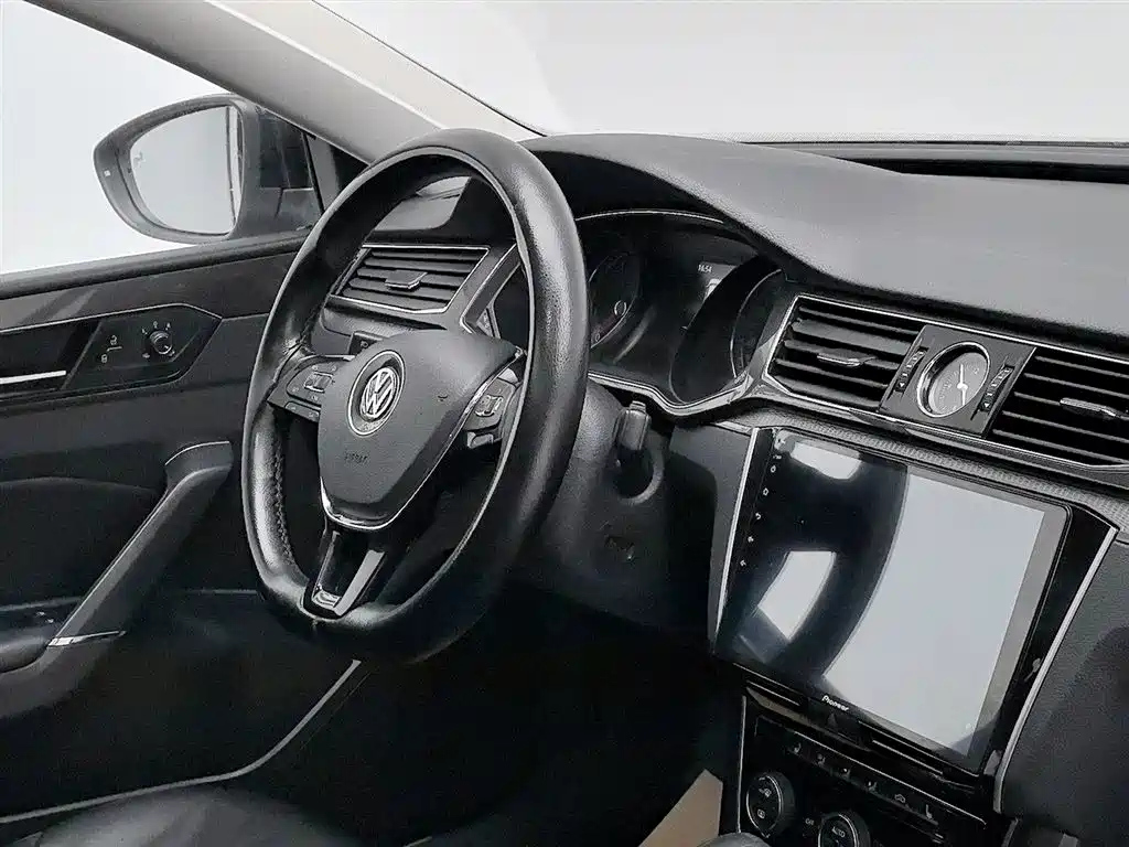 VOLKSWAGEN PASSAT 2016