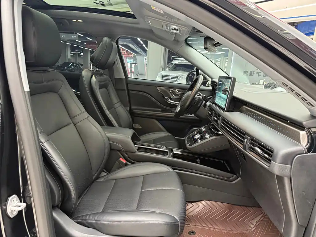 LINCOLN ADVENTURER 2021