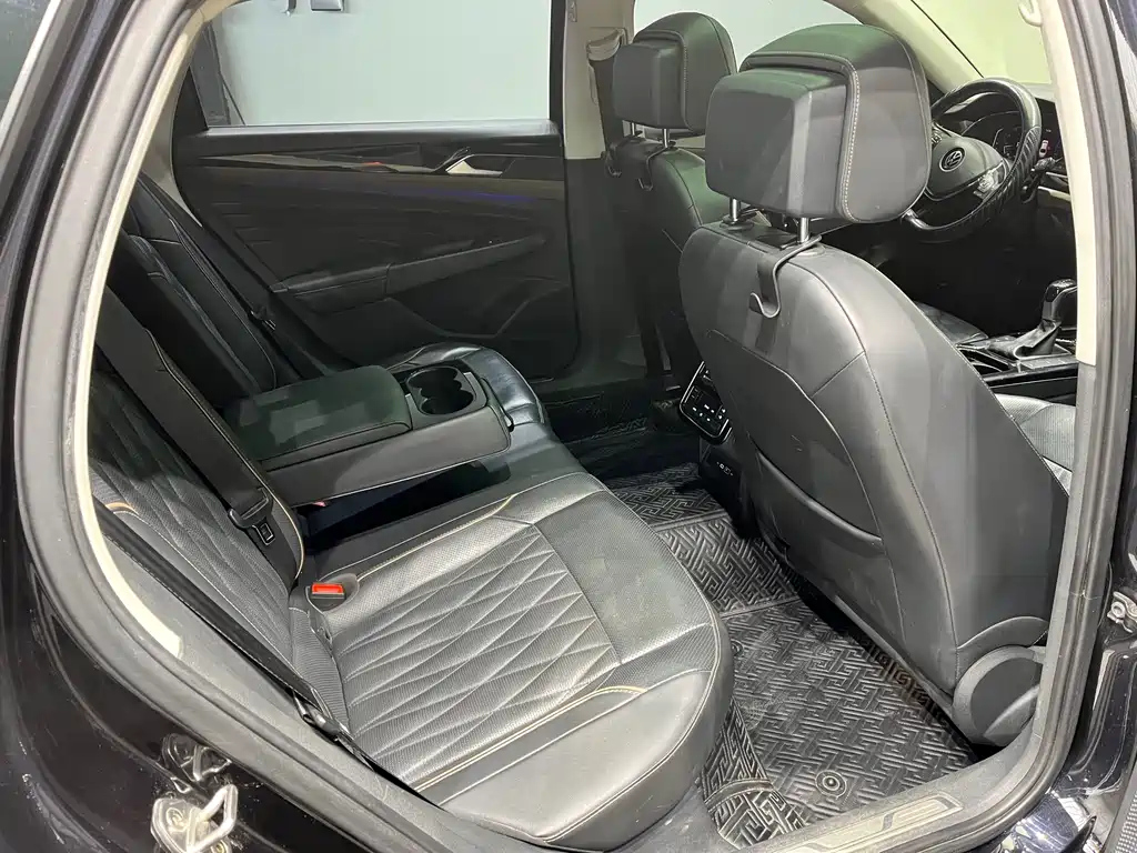 VOLKSWAGEN PASSAT 2021