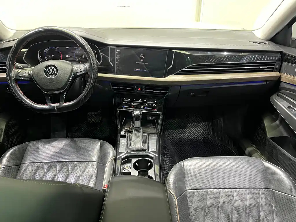 VOLKSWAGEN PASSAT 2021