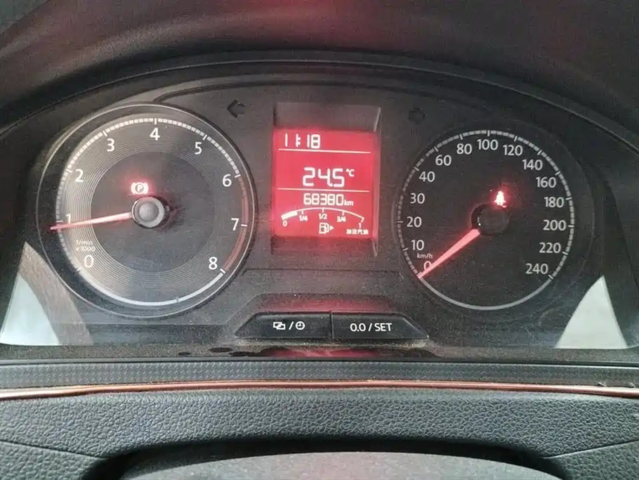 VOLKSWAGEN SANTANA 2017
