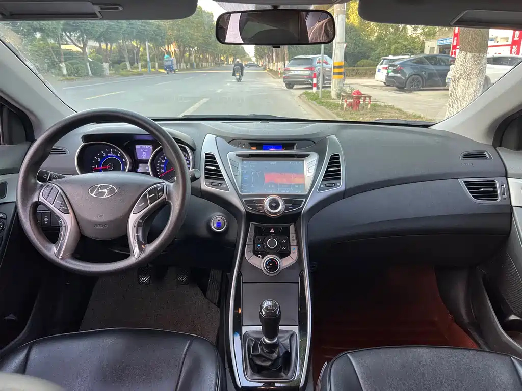 HYUNDAI ELANTRA 2015