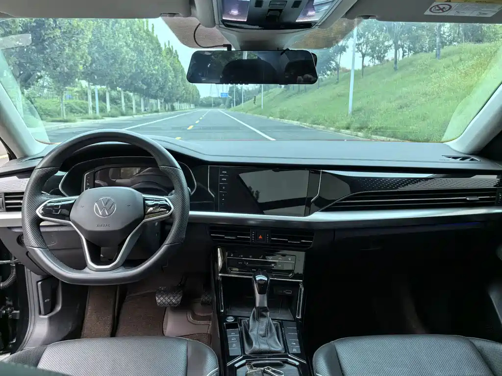 VOLKSWAGEN PASSAT 2023