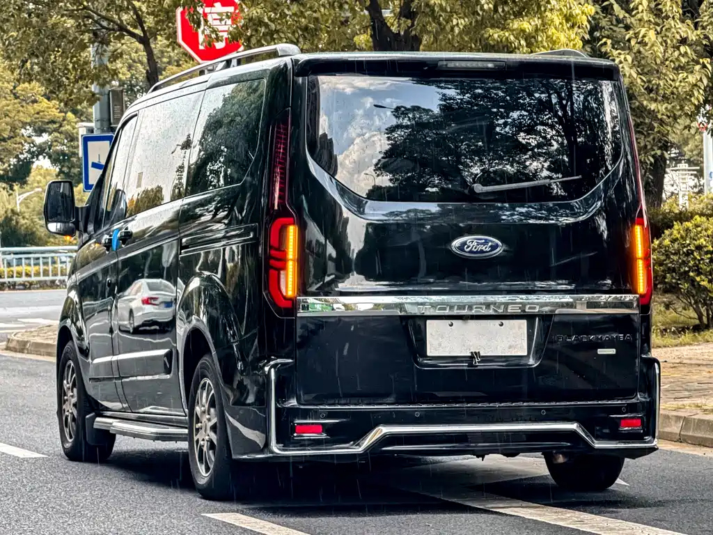 FORD TOUREO 2024
