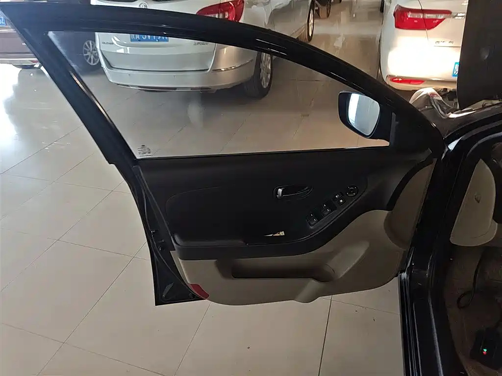HYUNDAI CELESTA 2015