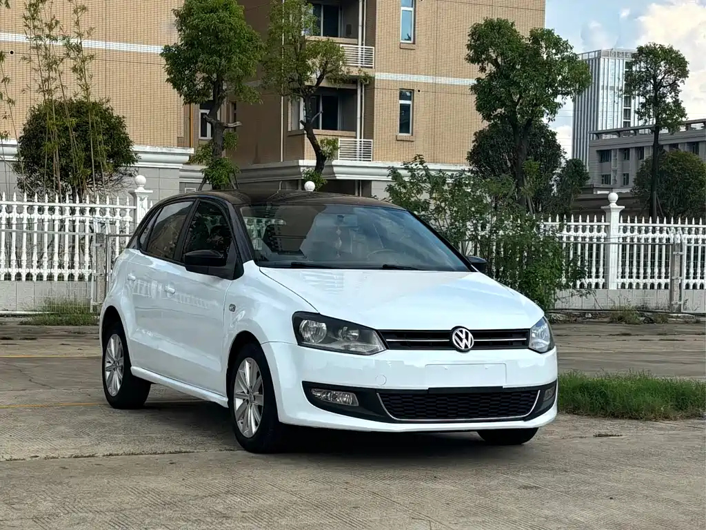 VOLKSWAGEN POLO 2013
