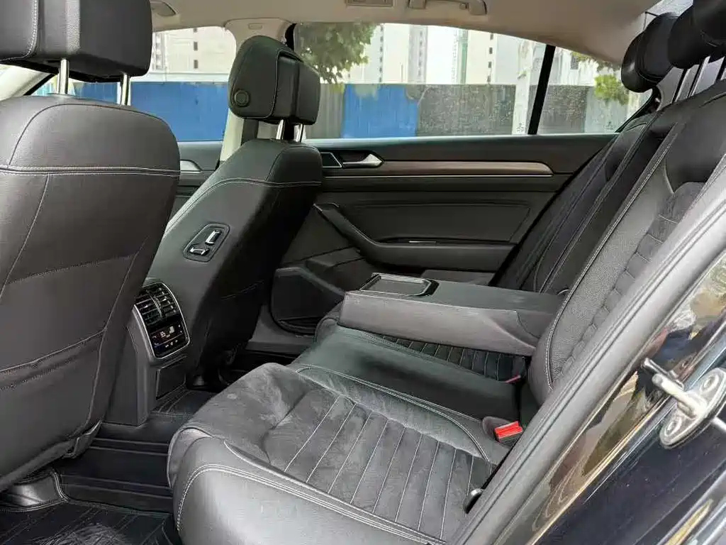 VOLKSWAGEN MAGOTAN 2020