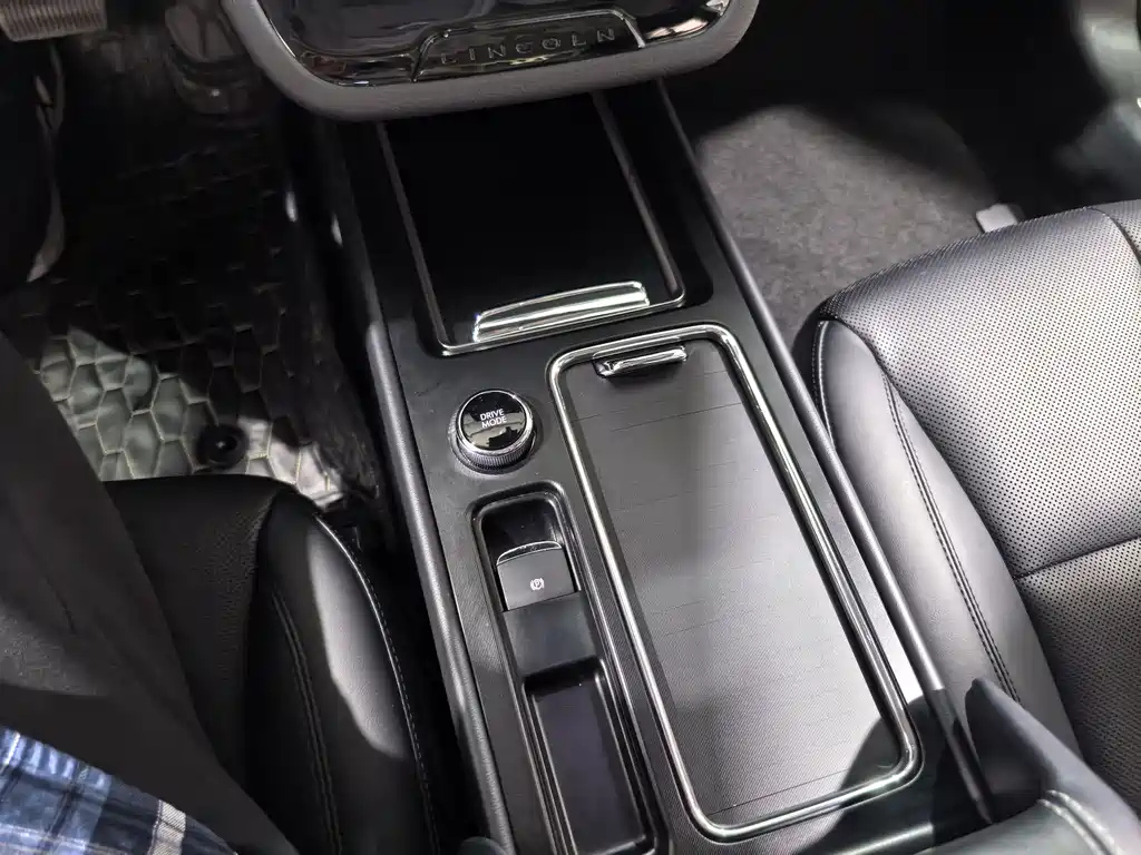 LINCOLN ADVENTURER 2023