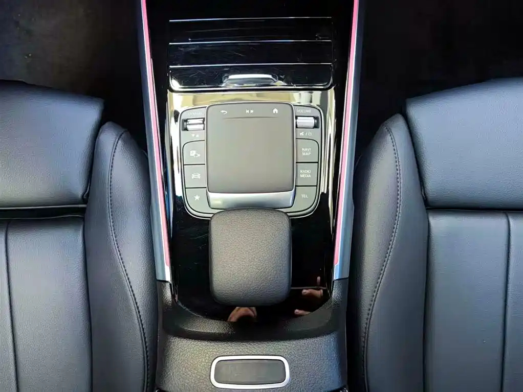 MERCEDES BENZ GLB 2023