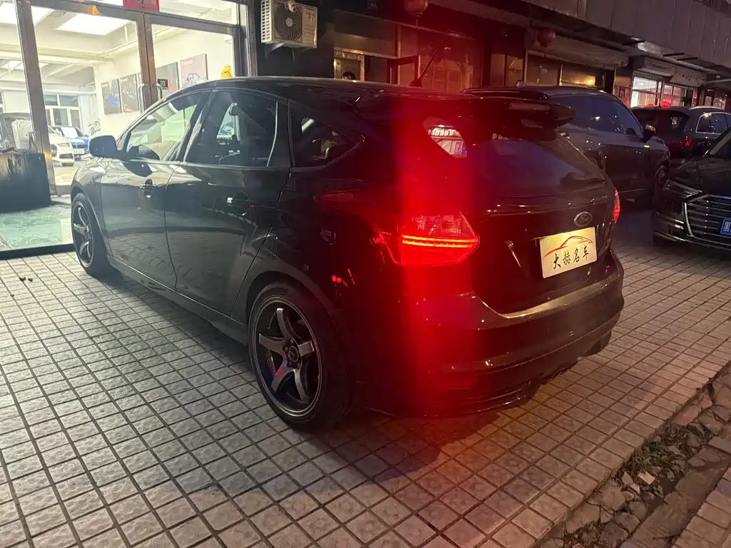 FORD FOCUS IMPORT 2013