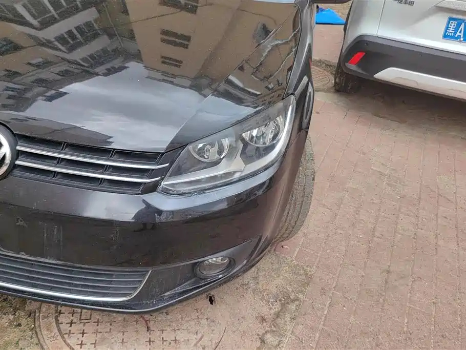 VOLKSWAGEN TOURAN 2013