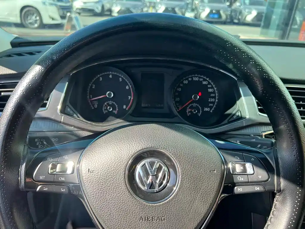 VOLKSWAGEN PASSAT 2019