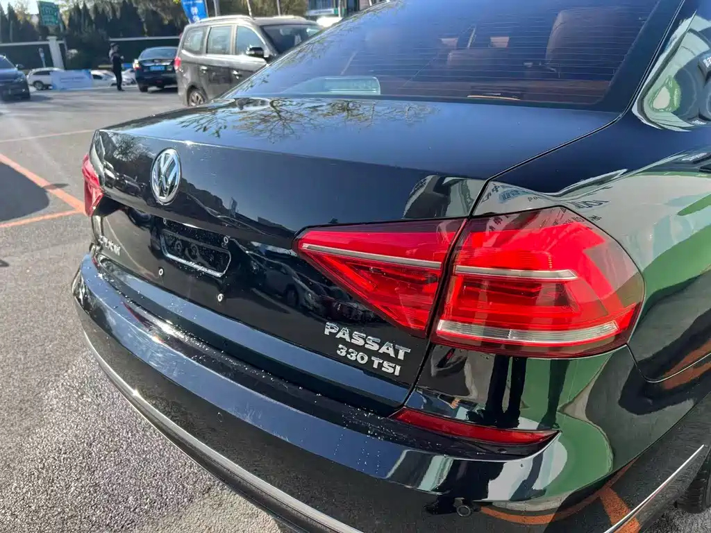 VOLKSWAGEN PASSAT 2019