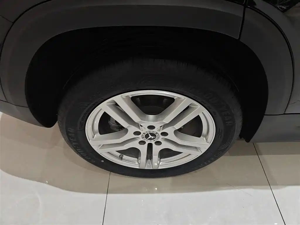 MERCEDES BENZ GLB 2023