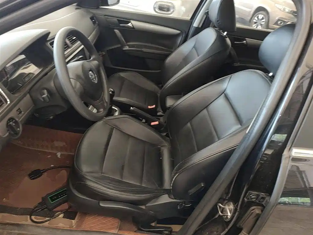 VOLKSWAGEN LAVIDA 2013