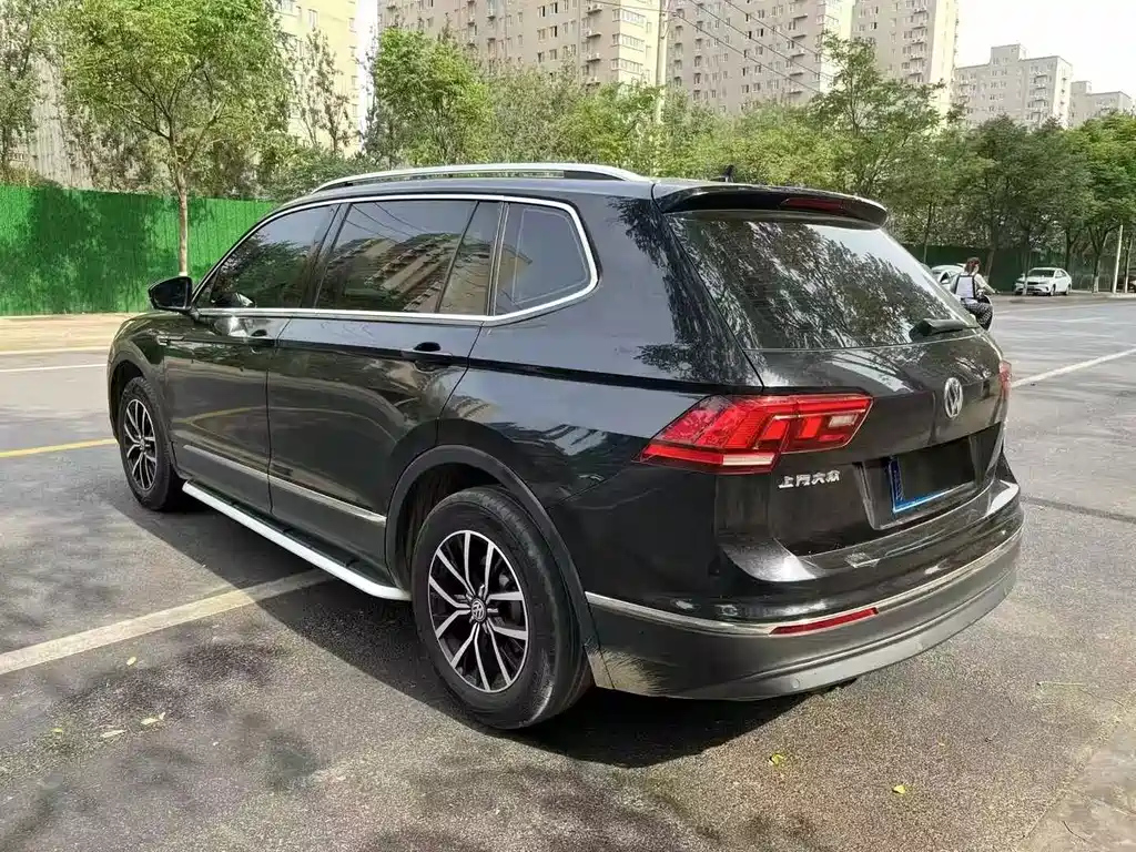 VOLKSWAGEN TIGUAN L 2017