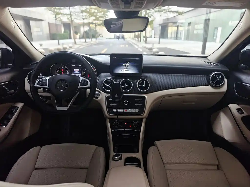 MERCEDES BENZ GLA 2021