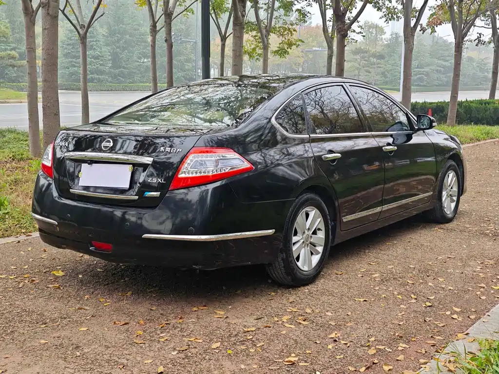 NISSAN TEANA 2011