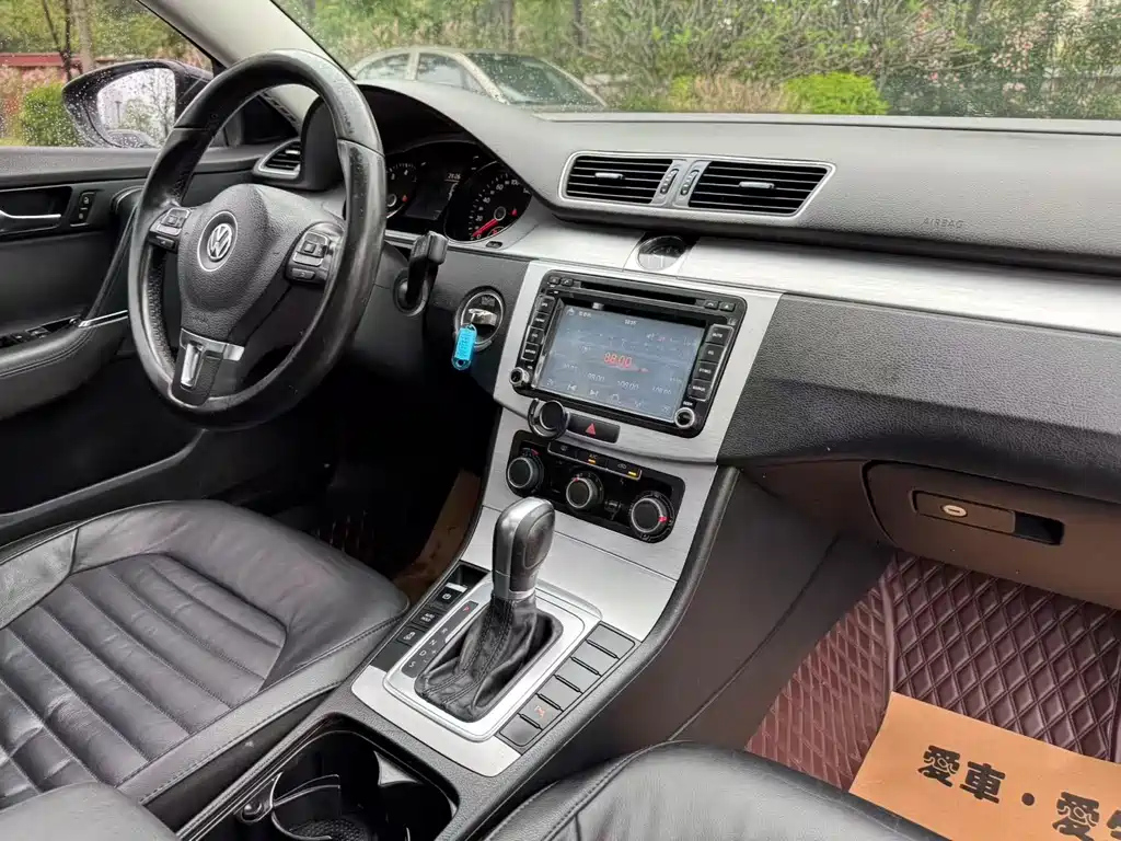 VOLKSWAGEN MAGOTAN 2014