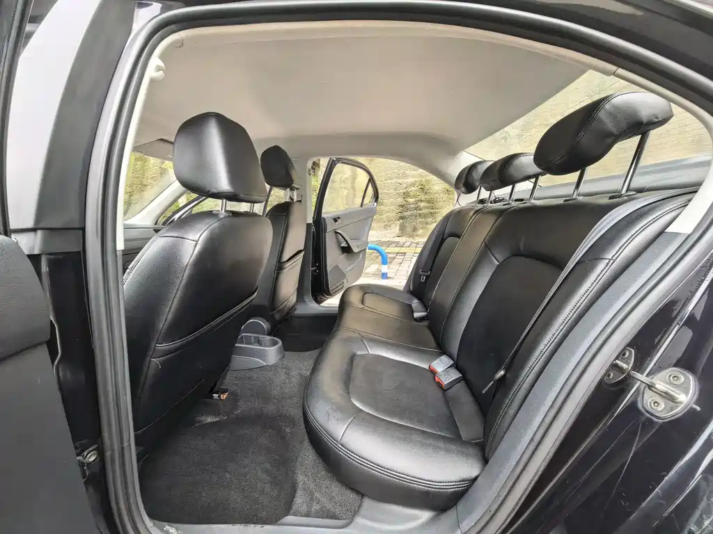 VOLKSWAGEN SANTANA 2016