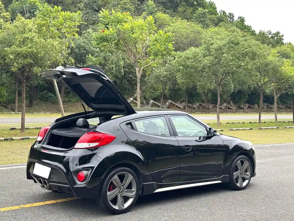 HYUNDAI VELOSTER 2013