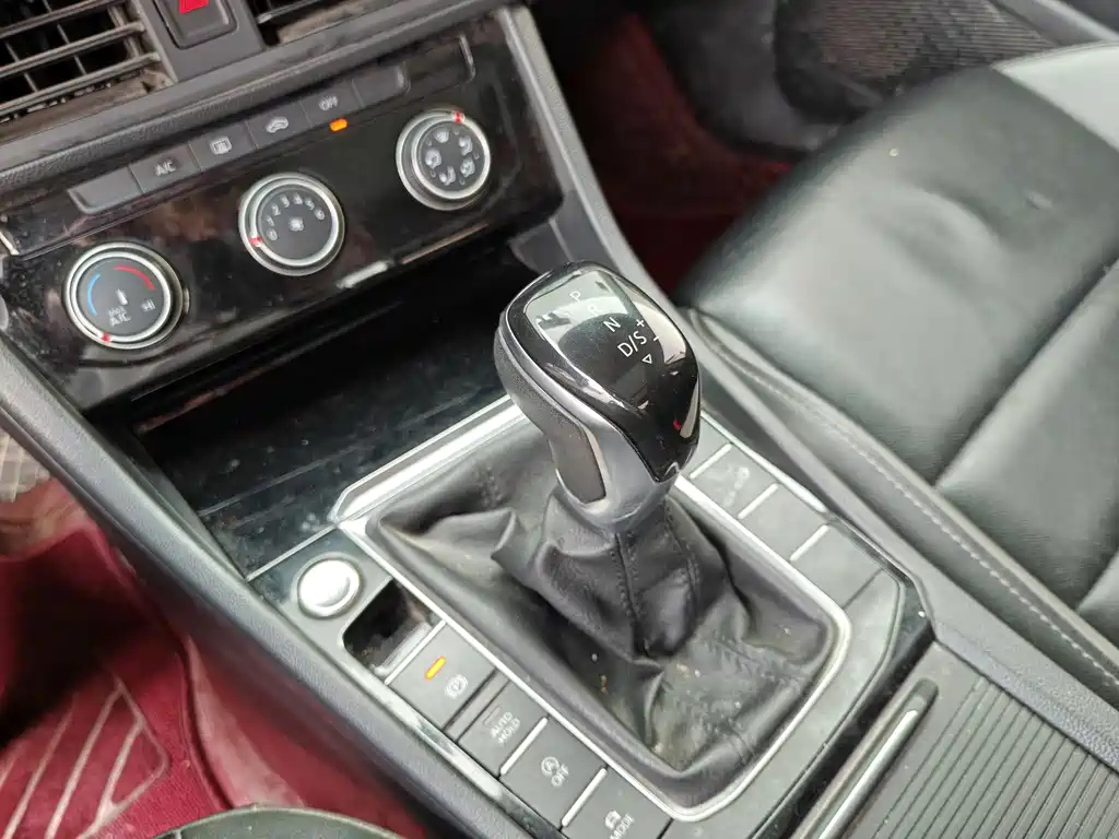 VOLKSWAGEN SAGITAR 2019