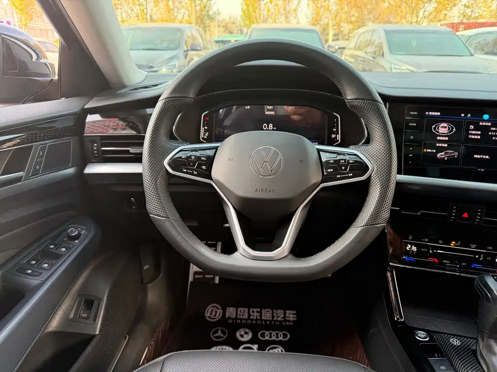 VOLKSWAGEN PASSAT 2023