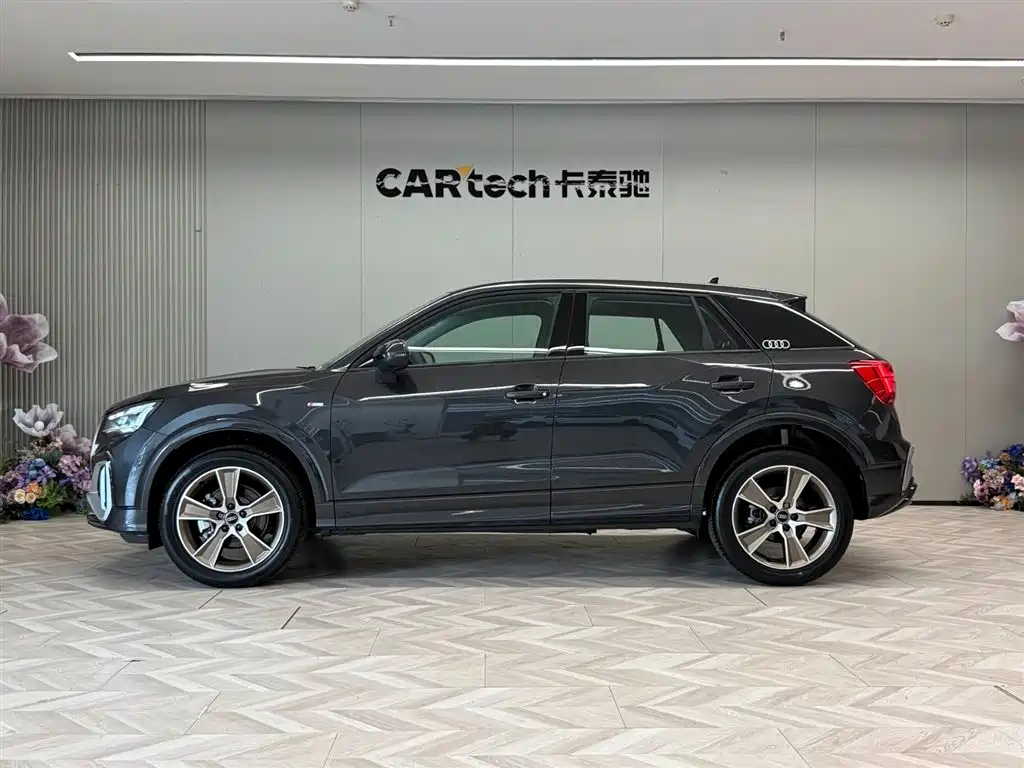 AUDI Q2L 2025