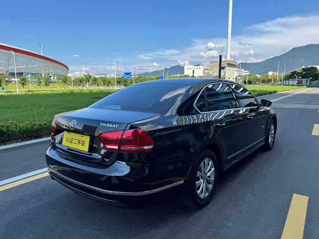 VOLKSWAGEN PASSAT 2012