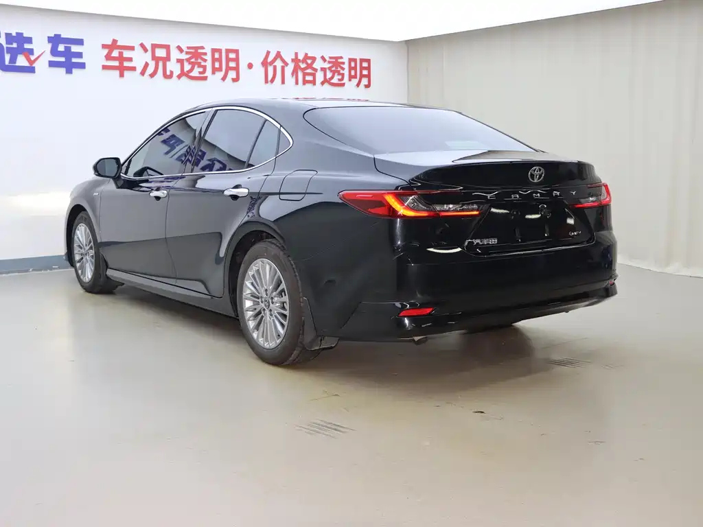 TOYOTA CAMRY 2025