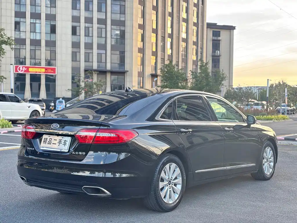 FORD TAURUS 2017