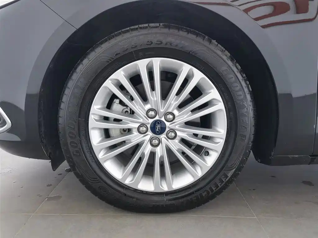FORD TAURUS 2019
