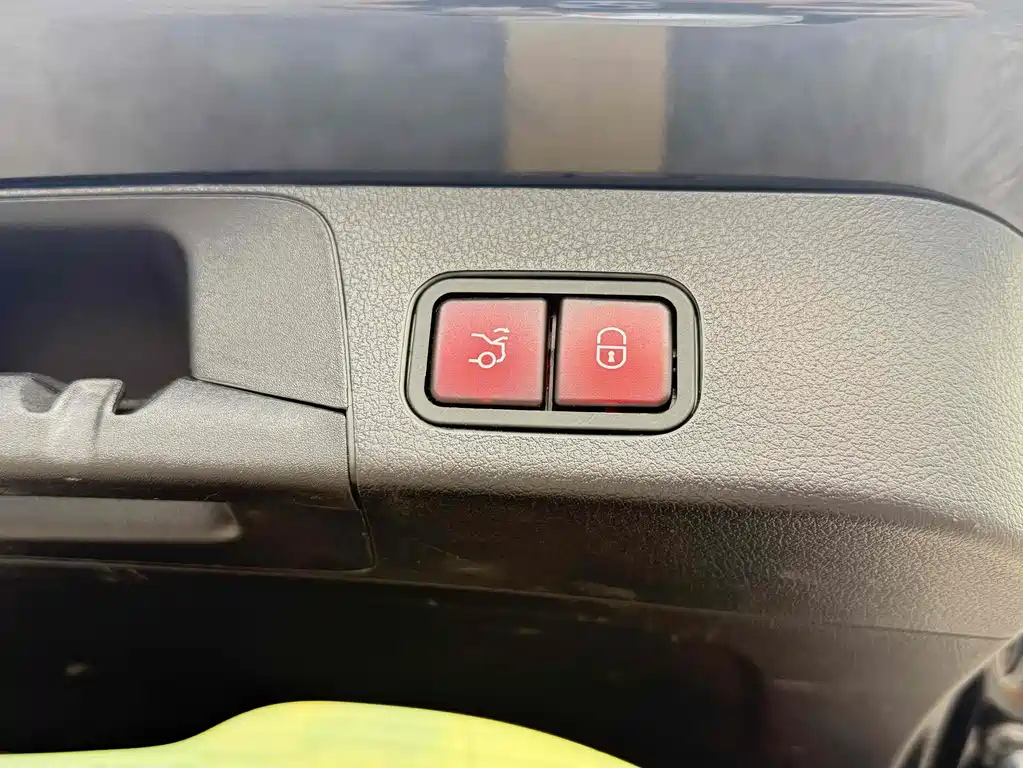 MERCEDES BENZ GLB 2023