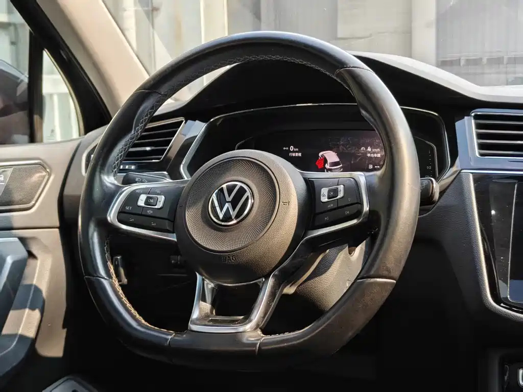 VOLKSWAGEN TIGUAN L 2021