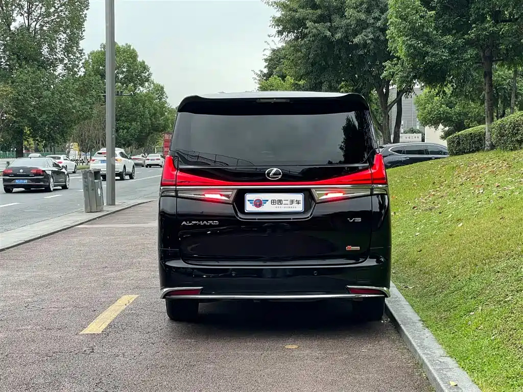 TOYOTA ALPHARD 2018