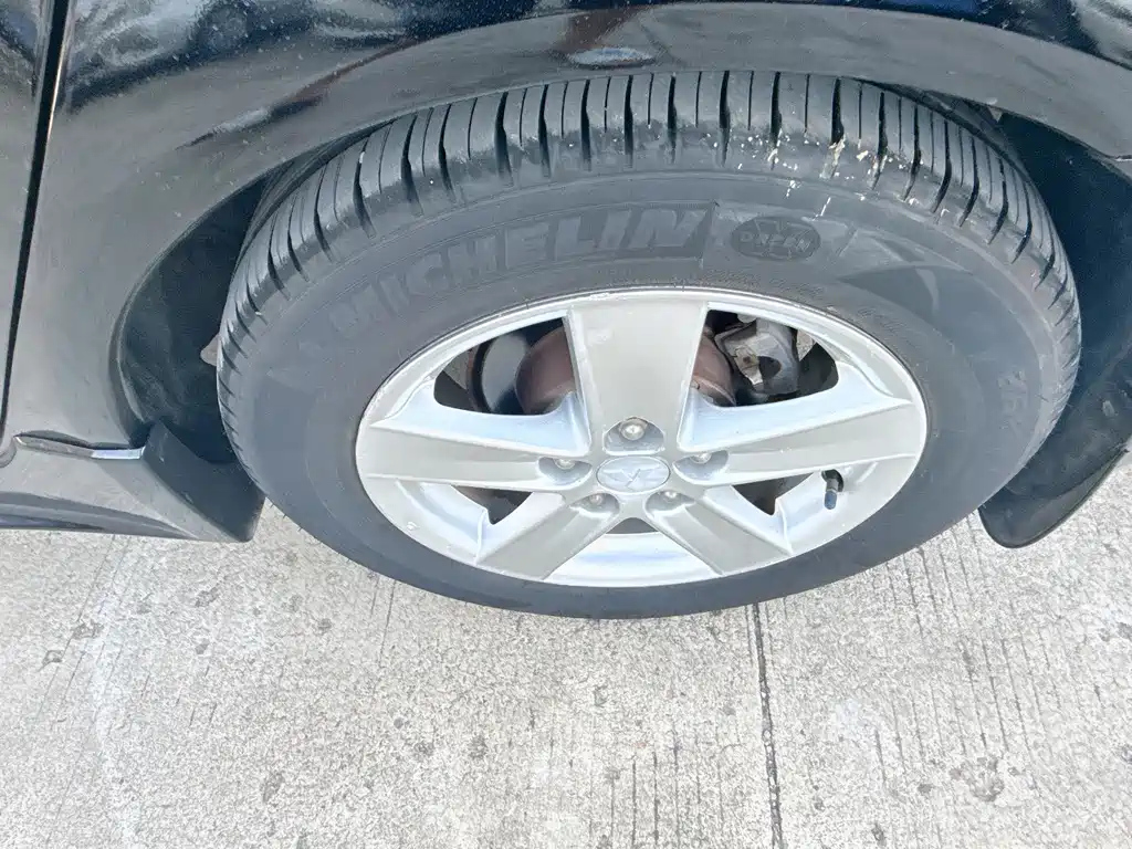 MITSUBISHI LANCER EX 2011