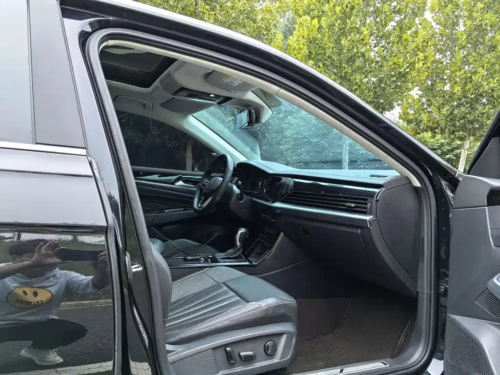VOLKSWAGEN PASSAT 2023