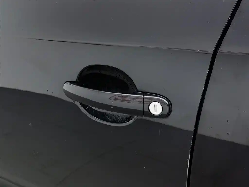 VOLKSWAGEN SANTANA 2017