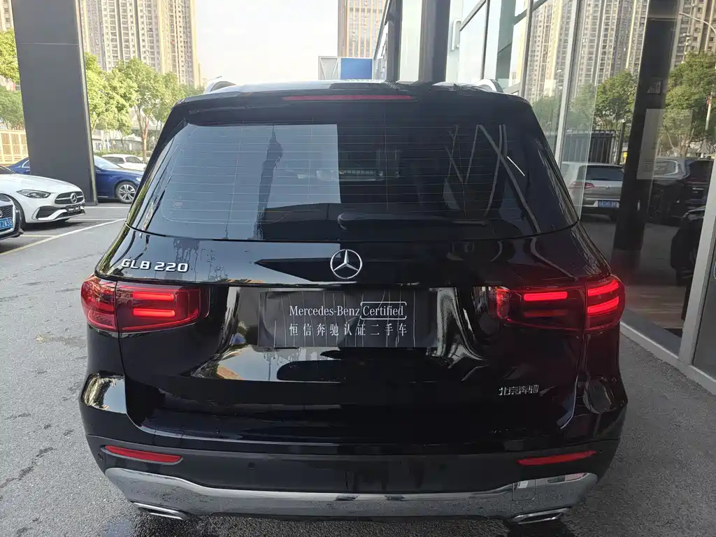 MERCEDES BENZ GLB 2025