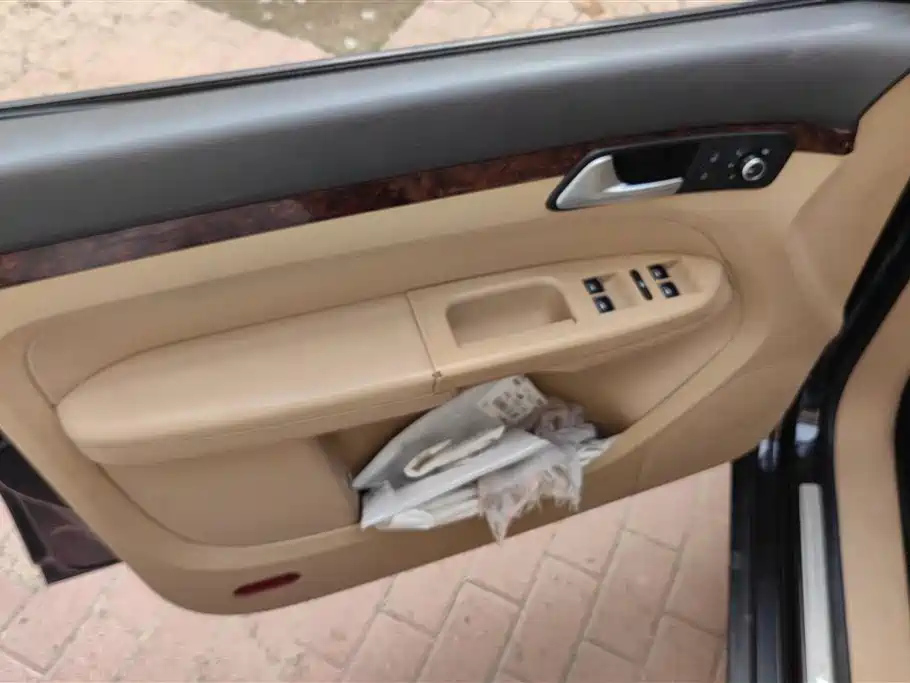 VOLKSWAGEN TOURAN 2013