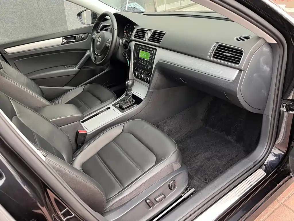 VOLKSWAGEN PASSAT 2015